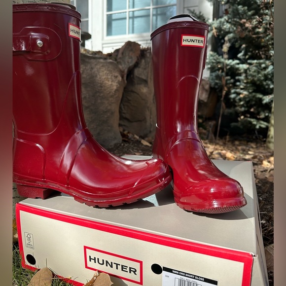 HUNTER fire engine RARE rain boots. Stunning! Brand new. Never been worn. - Picture 2 of 5